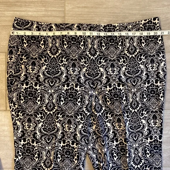 Ann Taylor black and white patterned slacks in women’s size 18 - Picture 2 of 8